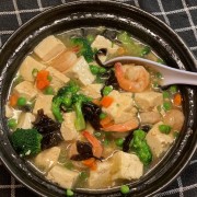 Tofu and Shrimp Casserole in Chicken Brot鲜虾豆腐煲
